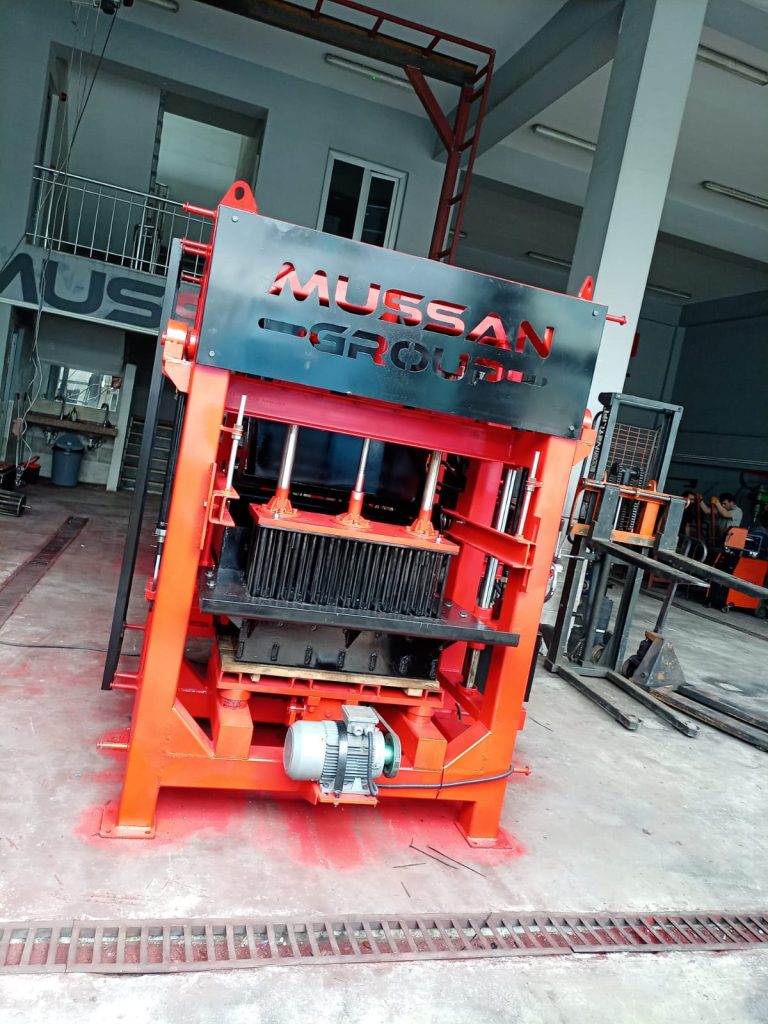 MG 4.1 Second Hand Semi-Automatic Bricket Machine-Senegal